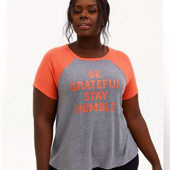 ❤️ TORRID Grateful Grey & Hot Coral Waffle Knit Tee - Picture 3 of 6